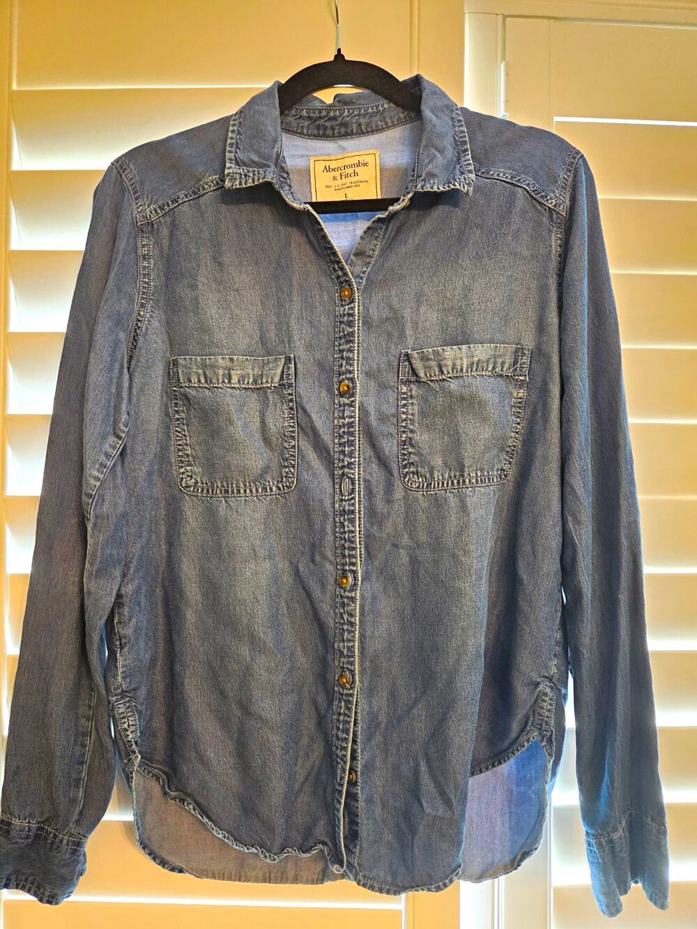 Abercrombie & Fitch Men's L Blue Denim Long Sleeve Button-Up Shirt Pockets